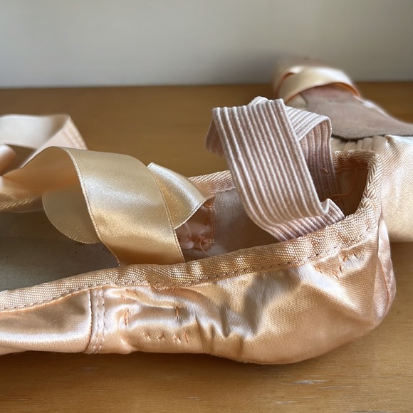 NEW Mirella Advanced Point Shoes - Picture 4 of 4